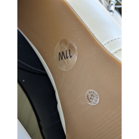 Liz Claiborne Women's sz 11M White Camelia 3 3/8" Heel Ankle Boots Buckles NWT - Picture 10 of 11